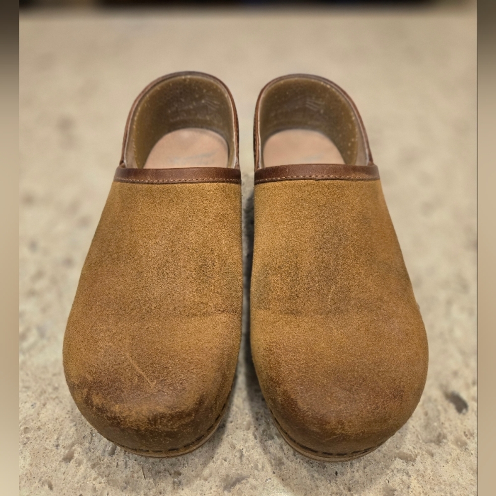 Dansko Brenna Clogs in Tan Burnished Suede size 37
